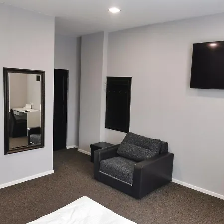 With Free Parking Hotel apartamentowy *
