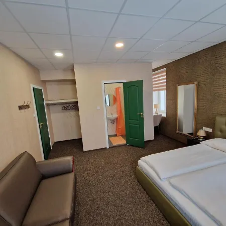 With Free Parking Hotel apartamentowy Ryga
